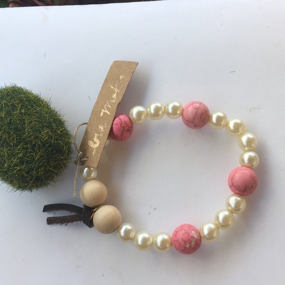 Stretchy Bracelet - Picture 2 of 3